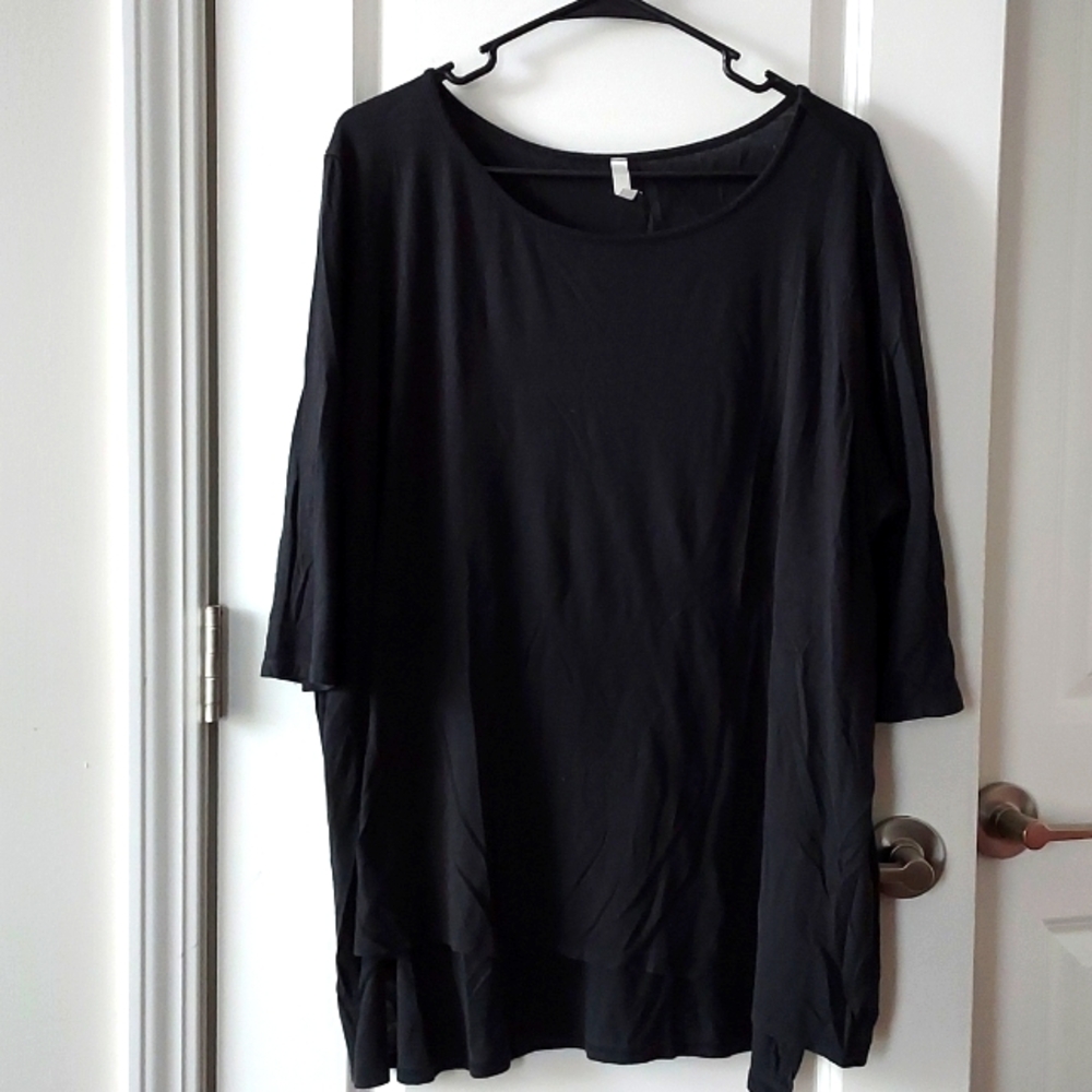 3/4 sleeve black tee measurements are approximate